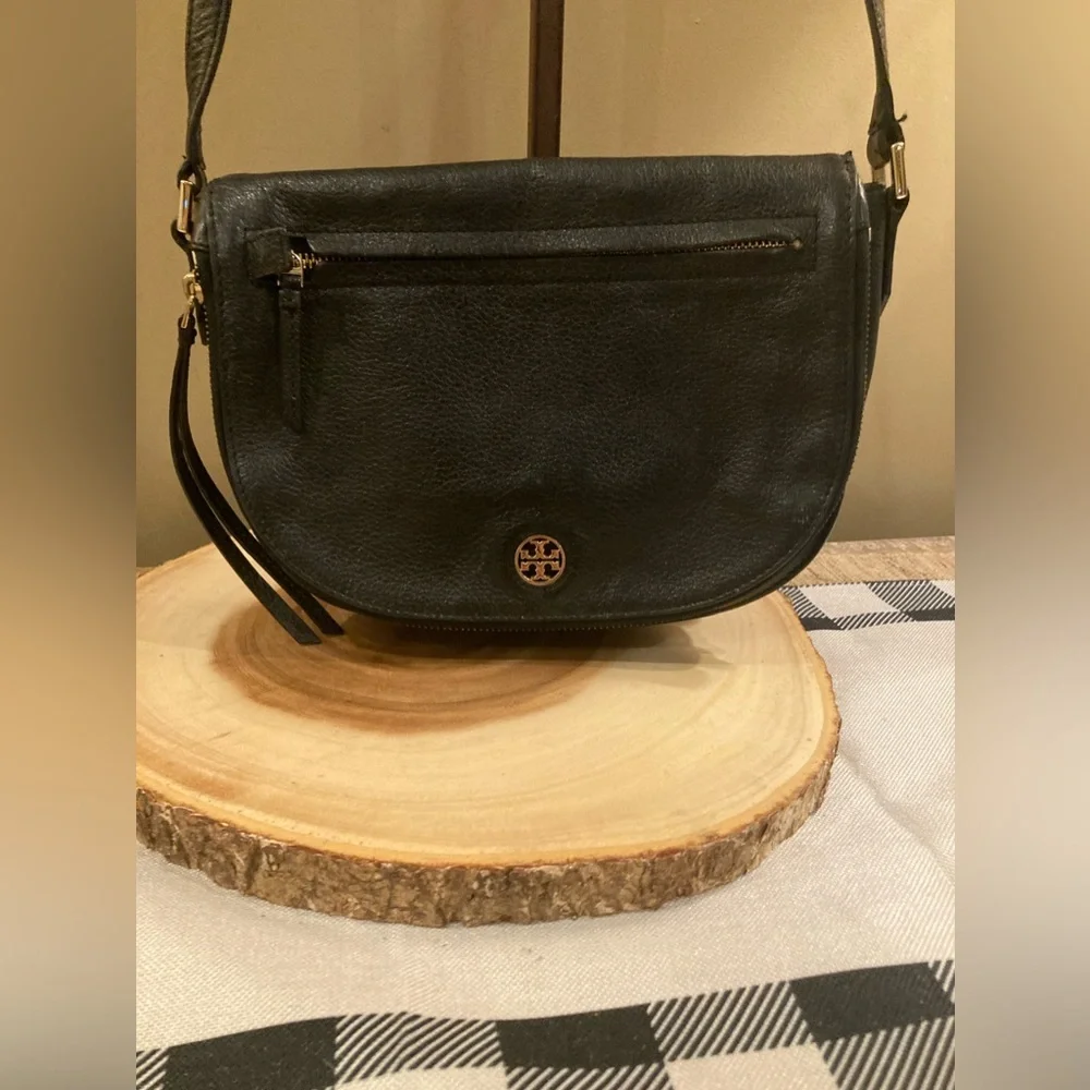 Tory Burch Black Pebble Leather Brody Saddle Crossbody Bag Flap ￼Over Purse 450$